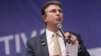 Imagem oclorida do ministro do MEC, Camilo Santana