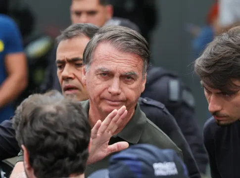 Moraes nega pedido da defesa e mantém prisão domiciliar de Bolsonaro