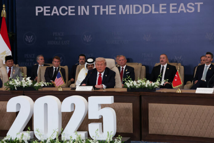 Donald Trump participa da cúpula de líderes mundiais sobre o fim da guerra em Gaza