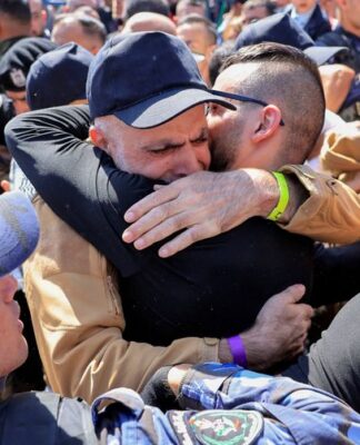 Israel começa a libertar presos palestinos