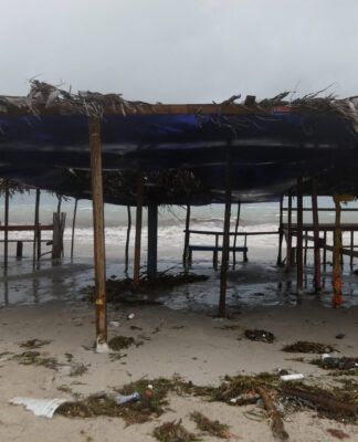 Furacão Melissa chega à Jamaica com ventos devastadores de categoria 5