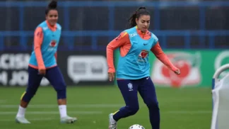 Angelina no treino da Seleção Brasileira Feminina