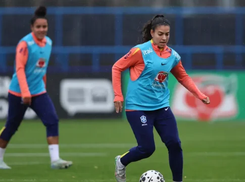 Angelina no treino da Seleção Brasileira Feminina