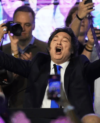 Milei em comissio, de braços abertos e gritando