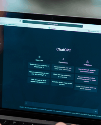 Tela de computador com ChatGPT aberto