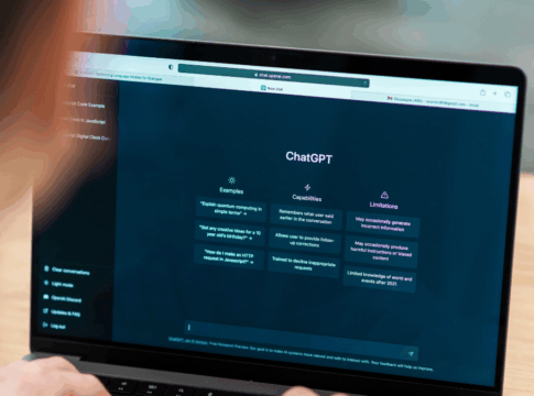 Tela de computador com ChatGPT aberto