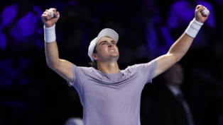 João Fonseca comemora classificação para a final do ATP 500 da Basileia