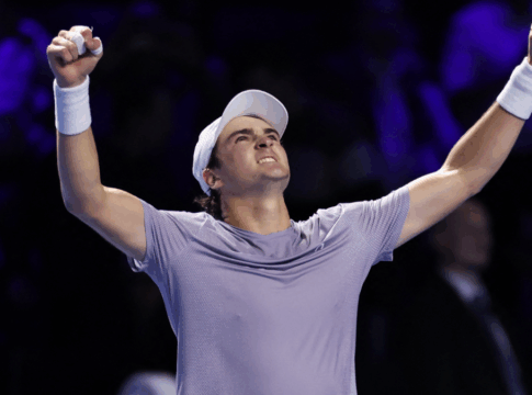 João Fonseca comemora classificação para a final do ATP 500 da Basileia