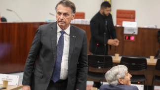 Imagem do ex-presidente Jair Bolsonaro durante o interrogatório dele no STF no processo que apura tentativa de golpe de estado