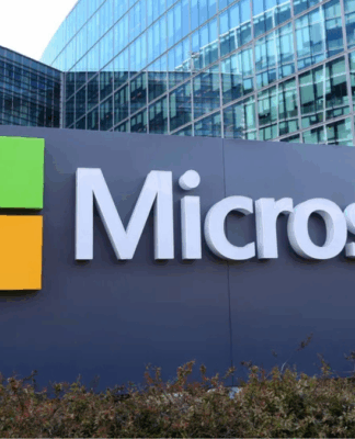 Placa contendo o logo da Microsoft