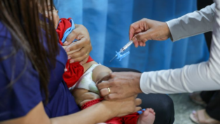 Vacinação infantil na Creche Sempre Viva, na cidade satélite de Ceilândia, DF