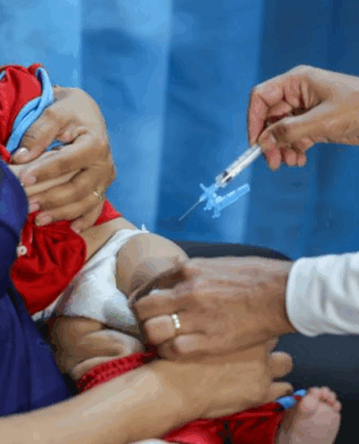 Vacinação infantil na Creche Sempre Viva, na cidade satélite de Ceilândia, DF