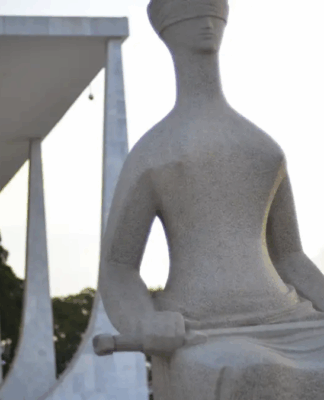 Estátua da Justiça em frente ao Superior Tribunal Federal, na Praça dos Três Poderes