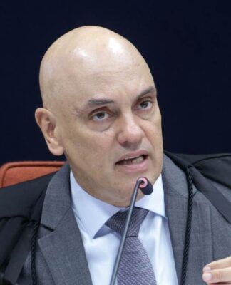 Moraes proíbe visita de presidente do PL a Bolsonaro