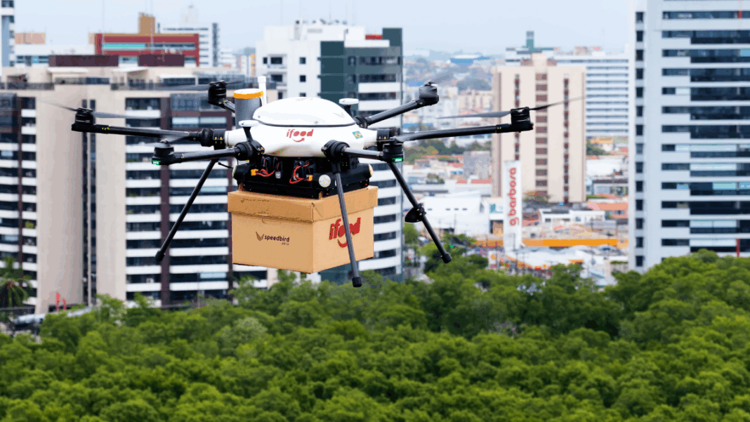 Drone com entrega do iFood sobrevoa área de Sergipe