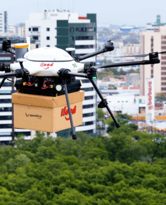 Drone com entrega do iFood sobrevoa área de Sergipe