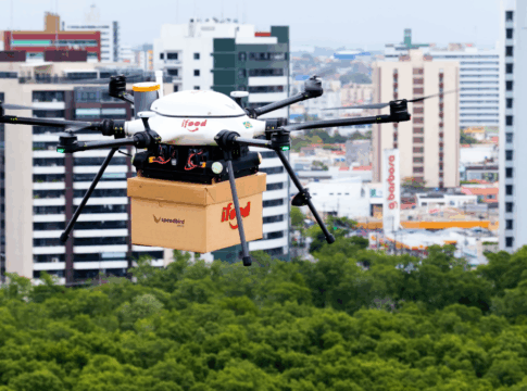Drone com entrega do iFood sobrevoa área de Sergipe