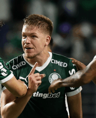 O jogador Bruno Fuchs, do Palmeiras, comemora seu gol contra a equipe da LDU, durante partida válida pela semi-final da Copa Libertadores, na arena Allianz Parque