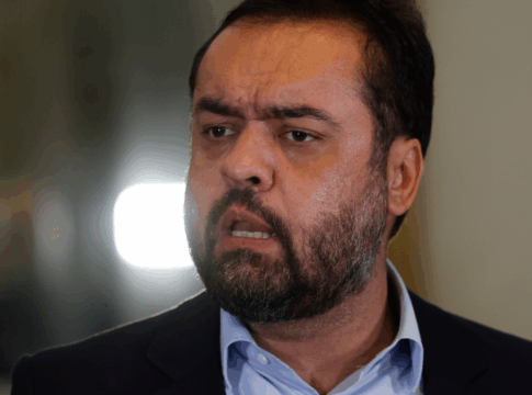 Cláudio Castro explica proibição do uso de blindado da Marinha: “Somos proibidos de comprar”