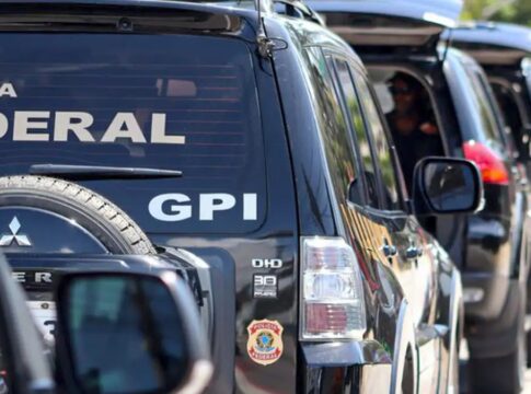 Carros da Polícia Federal