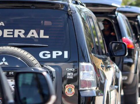 Carros da Polícia Federal
