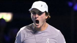 João Fonseca grita em comemoração