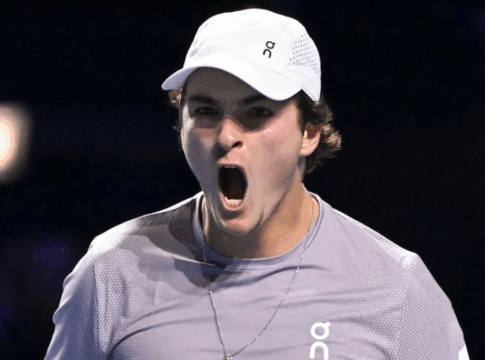 João Fonseca grita em comemoração