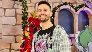 Homem de 45 anos, identificado como João Paulo Manoel, conhecido como Capitão Hunter, aparece em foto de meio corpo. Ele usa camiseta preta e boné escuro, olhando para a câmera com expressão neutra. O fundo é claro e desfocado, sem elementos visíveis que indiquem o local.