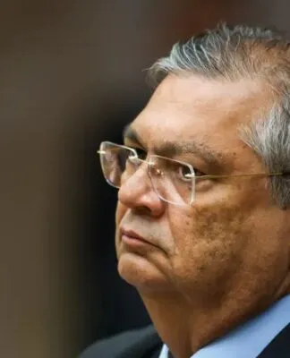 Dino vence ação contra hospital por morte de filho e doará dinheiro