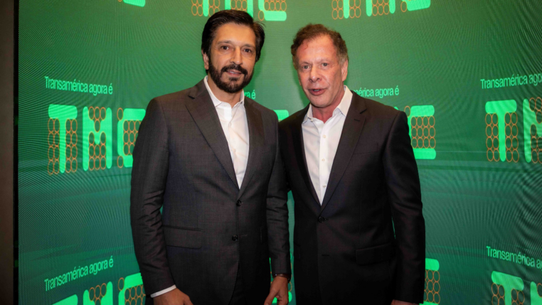 João Camargo e Ricardo Nunes lado a lado para foto