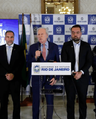 Autoridades, como o governador do Rio e o ministro da Justiça, concedem entrevista coletiva no Palácio Guanabara