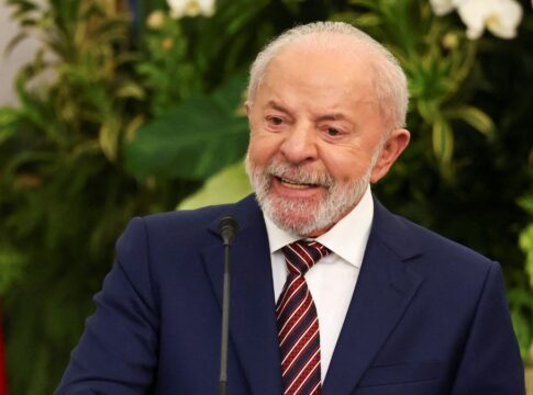 Lula diz que pode discutir tarifas à Venezuela em possível encontro com Trump