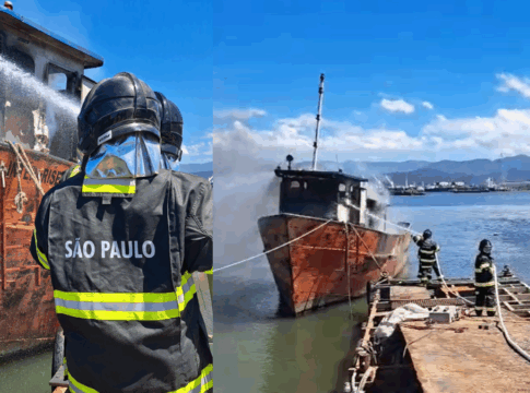 Bombeiros de São Paulo combatem incêndio em embarcação atracada em marina, usando mangueiras para resfriar a estrutura.