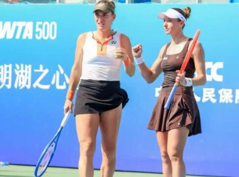 Luisa Stefani e Timea Babos no WTA