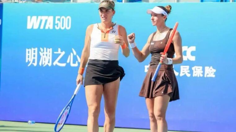 Luisa Stefani e Timea Babos no WTA