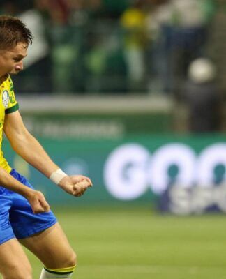 Bruno Fuchs celebra o gol contra o RB Bragantino