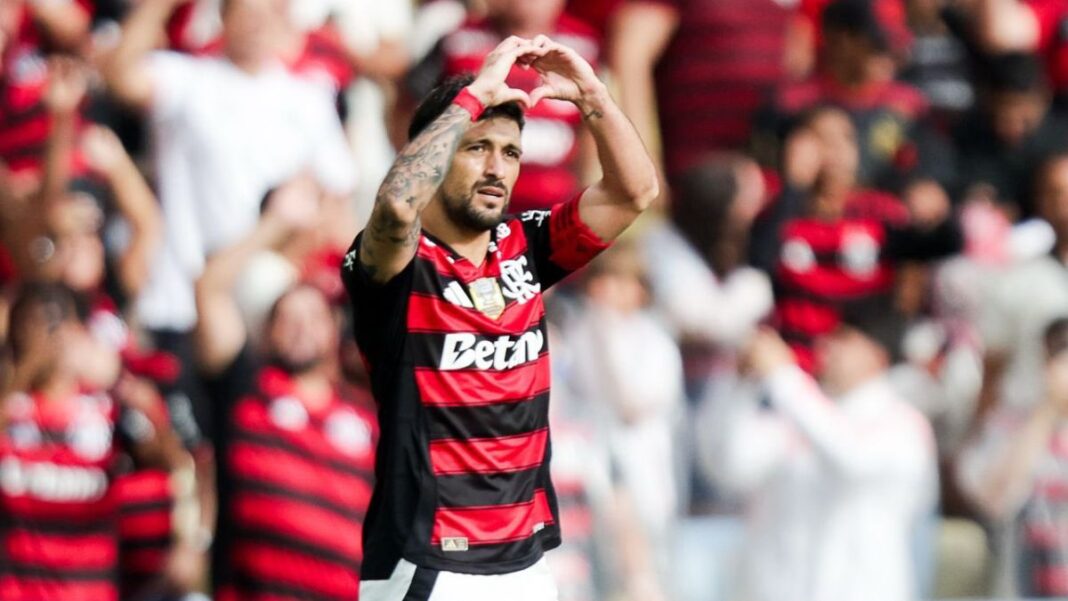 Arrascaeta celebra o gol contra o Palmeiras