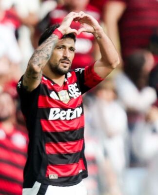 Arrascaeta celebra o gol contra o Palmeiras