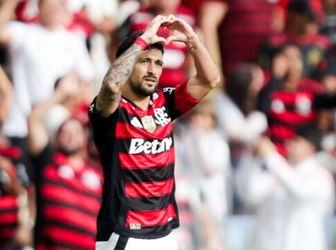 Arrascaeta celebra o gol contra o Palmeiras