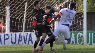 Atleta PV, do Nacional do Paraná, agride Diego, do Batel, após ser vítima de racismo