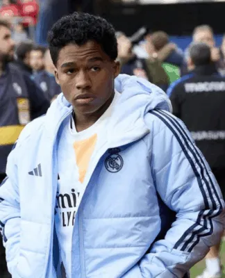 Atacante Endrick antes de uma partida do Real Madrid
