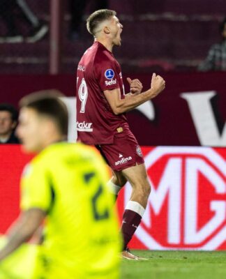 Castillo celebra o gol do Lanús