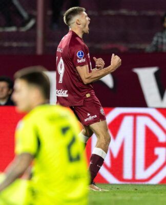 Castillo celebra o gol do Lanús