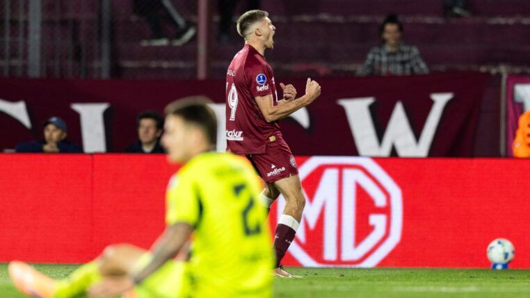 Castillo celebra o gol do Lanús