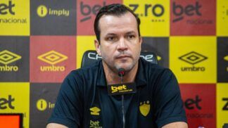 Daniel Paulista em coletiva no Sport