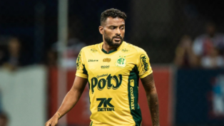 Reinaldo, lateral esquerdo do Mirassol, em campo