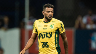 Reinaldo, lateral esquerdo do Mirassol, em campo