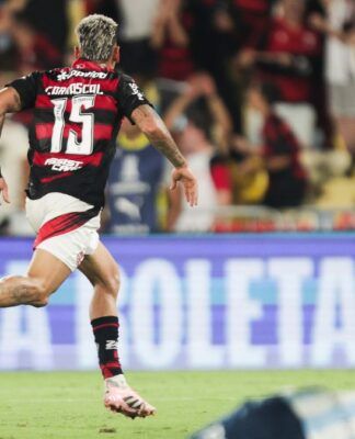 Carrascal celebra seu gol contra o Racing-ARG