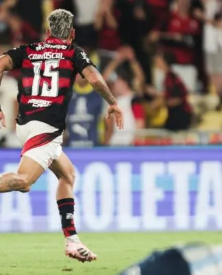 Carrascal celebra seu gol contra o Racing-ARG