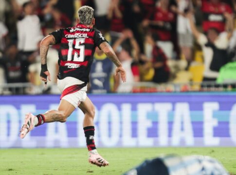 Carrascal celebra seu gol contra o Racing-ARG